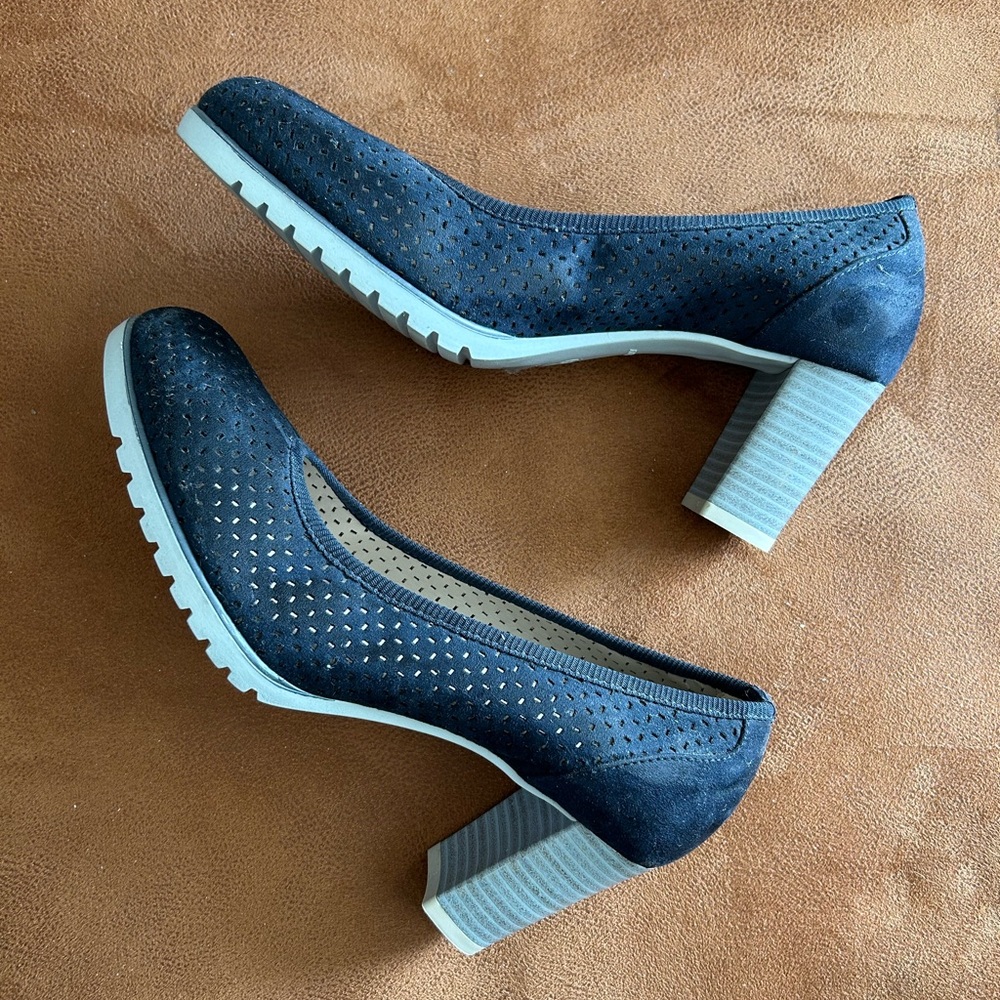 Ateliers Blue Chunky Heel Court Shoes with Textured Design - Picture 5 of 6